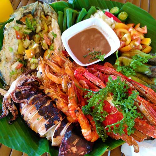 Giant-Taklobo-Seafood-and-Grill | restaurants in bolinao