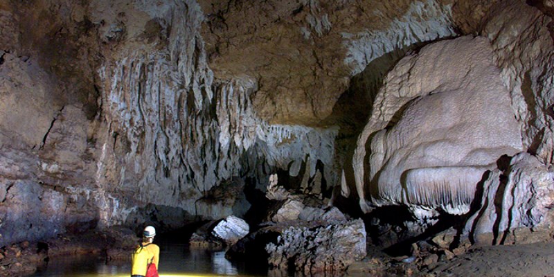Lom Cave